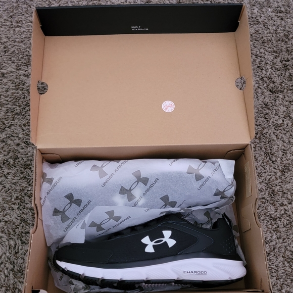 Under Armour Charged - Picture 5 of 5